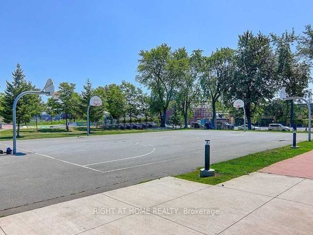 1005 - 35 Brian Peck Cres