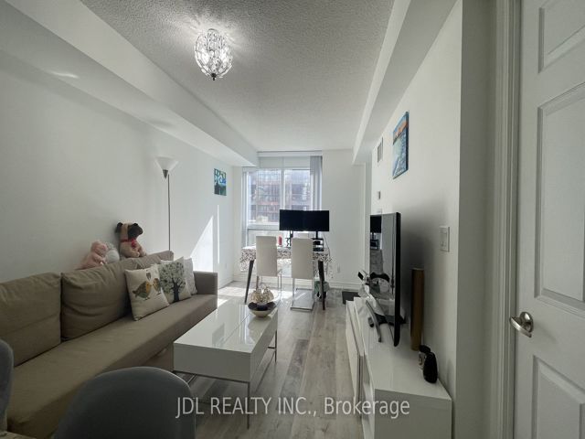 310 - 761 Bay St