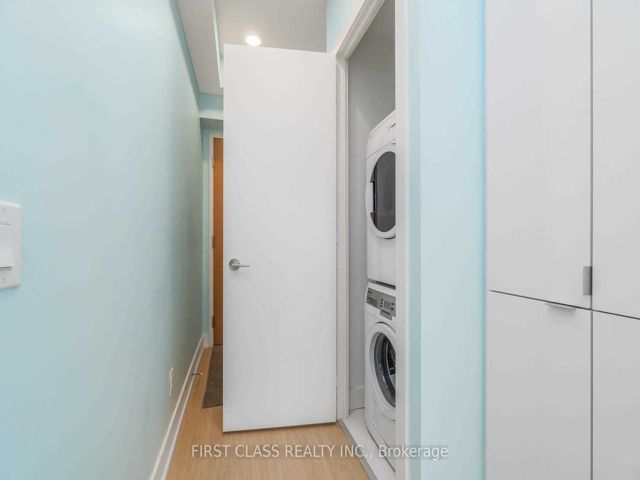 2313 - 7 Grenville St