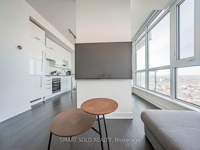 3701 - 30 Nelson St