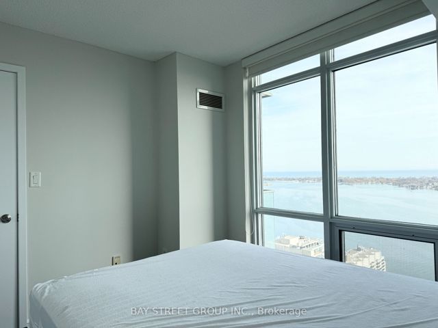 3912 - 11 Brunel Crt
