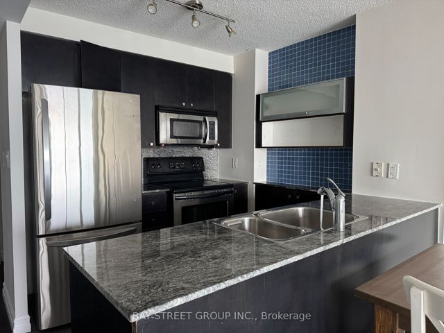 3912 - 11 Brunel Crt
