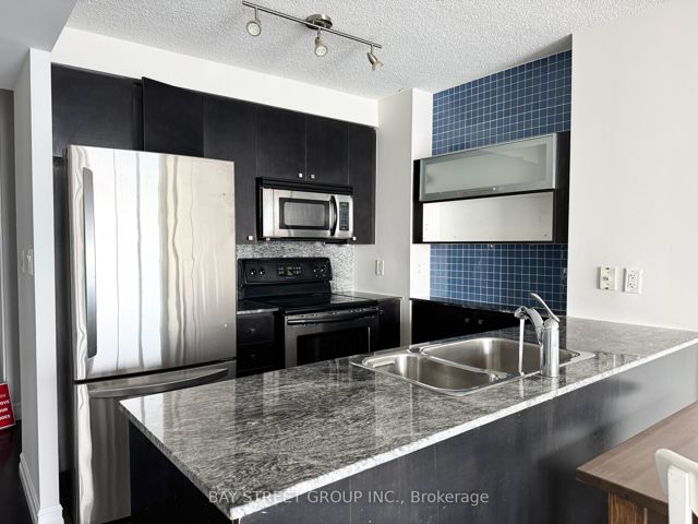 3912 - 11 Brunel Crt