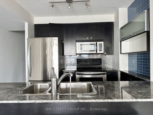 3912 - 11 Brunel Crt
