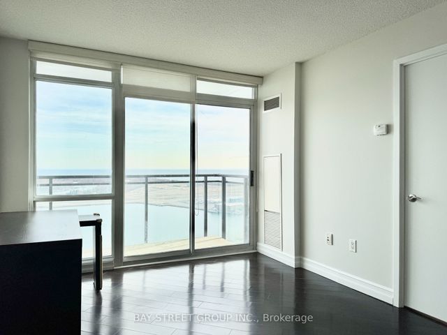 3912 - 11 Brunel Crt