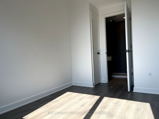 1904 - 55 Charles St E