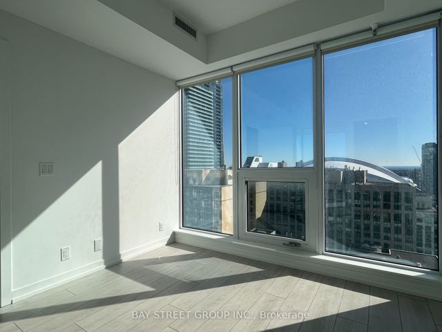 2515 - 55 Mercer St