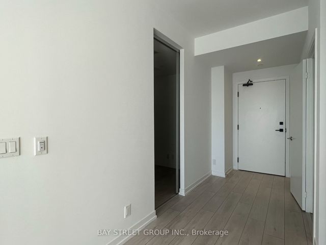 2515 - 55 Mercer St