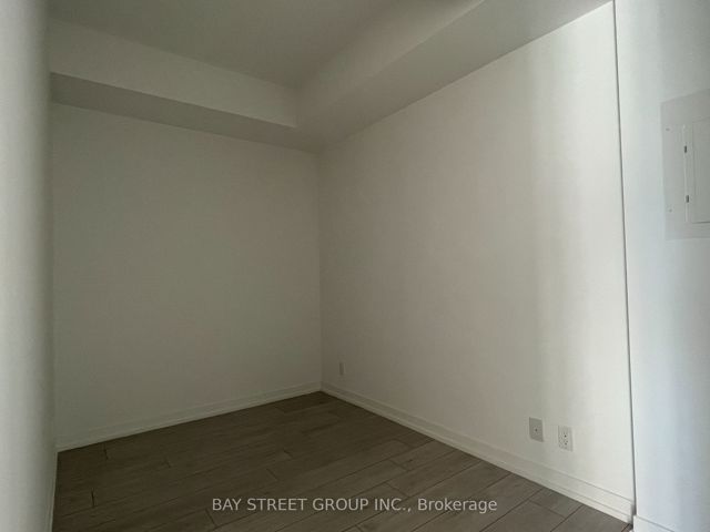 2515 - 55 Mercer St