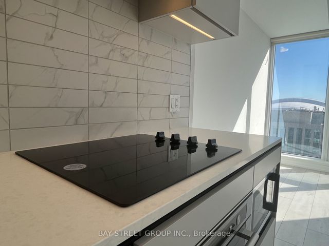 2515 - 55 Mercer St