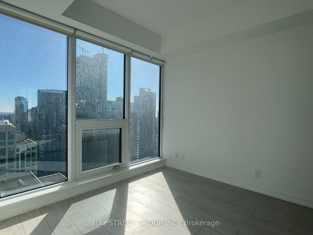 2515 - 55 Mercer St