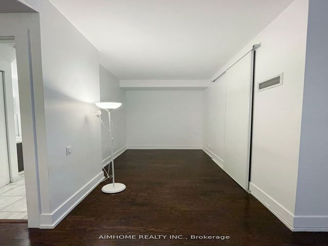 4201 - 33 Charles St E