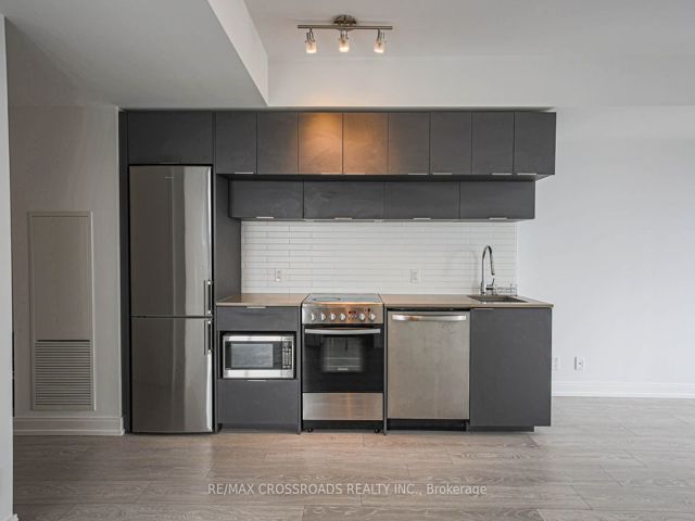 5303 - 181 Dundas St E