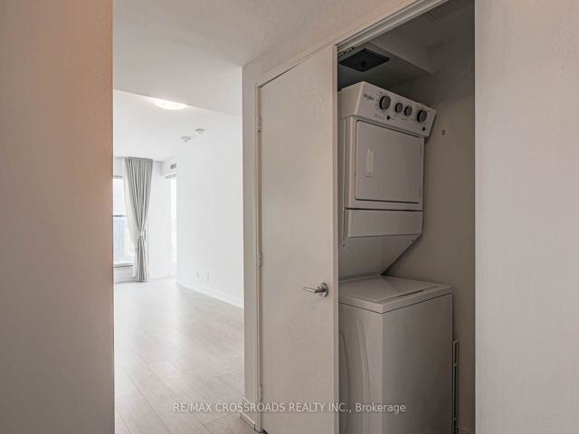 5303 - 181 Dundas St E