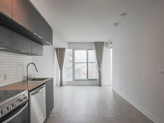 5303 - 181 Dundas St E