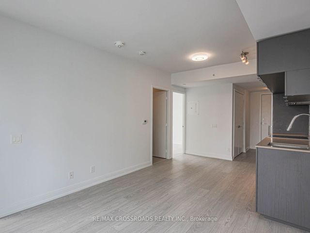 5303 - 181 Dundas St E