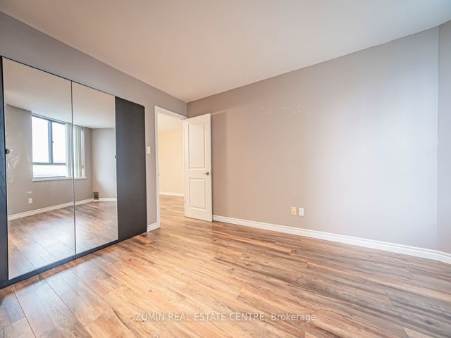1304 - 260 Queens Quay W