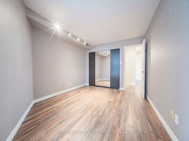 1304 - 260 Queens Quay W