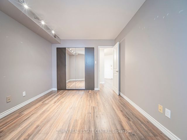 1304 - 260 Queens Quay W