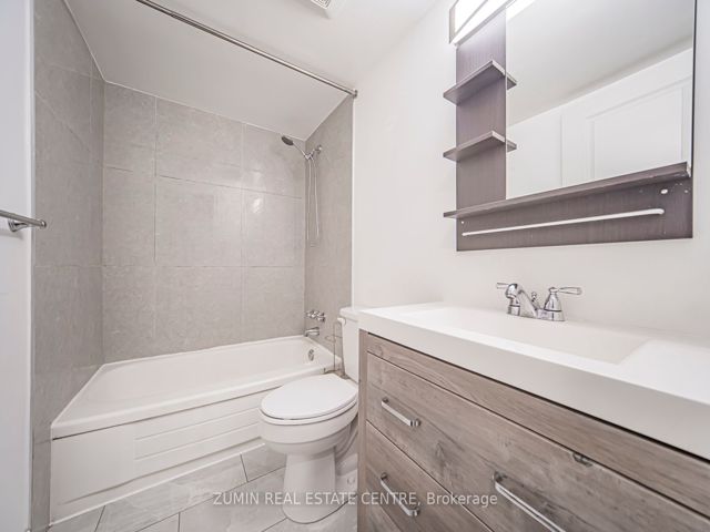 1304 - 260 Queens Quay W