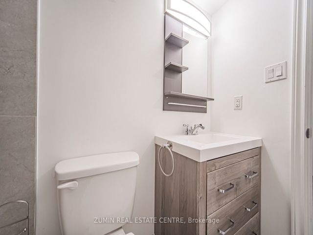 1304 - 260 Queens Quay W