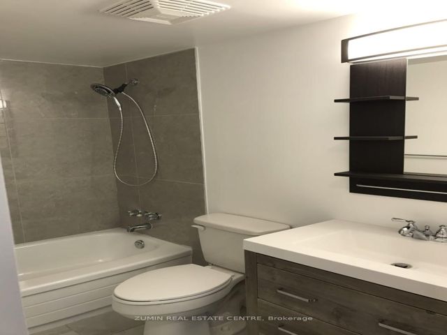 1304 - 260 Queens Quay W