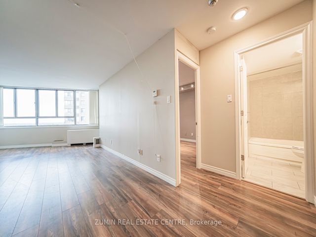 1304 - 260 Queens Quay W