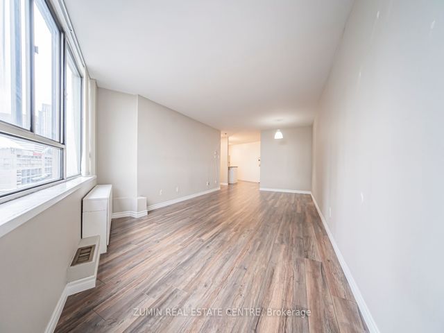 1304 - 260 Queens Quay W