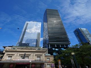 1806 - 224 King St W