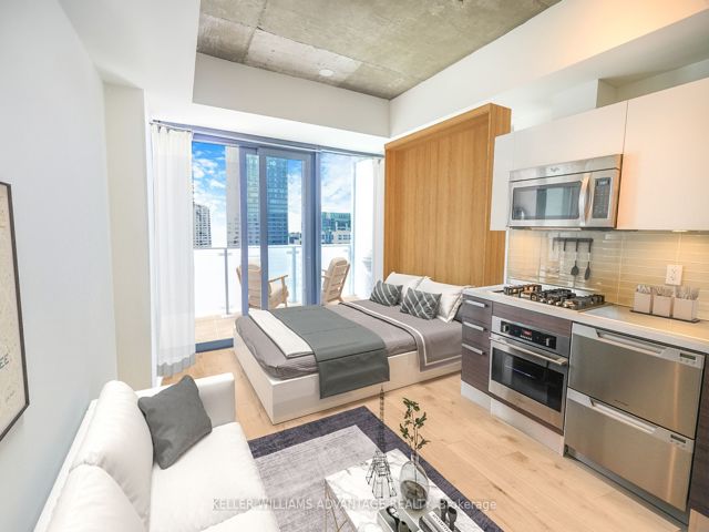 1806 - 224 King St W