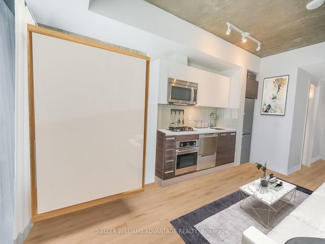 1806 - 224 King St W