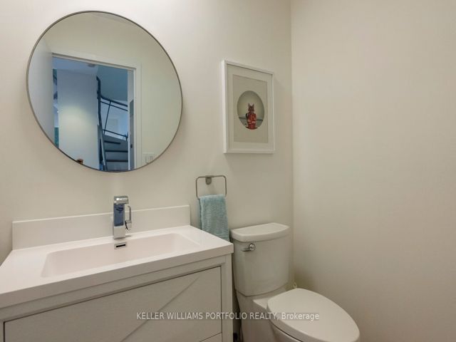 PH 806 - 301 Markham St