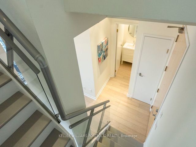 PH 806 - 301 Markham St