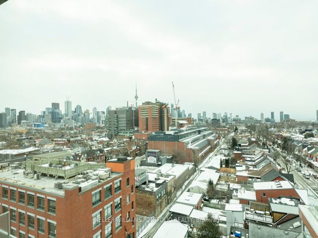PH 806 - 301 Markham St