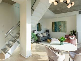 PH 806 - 301 Markham St
