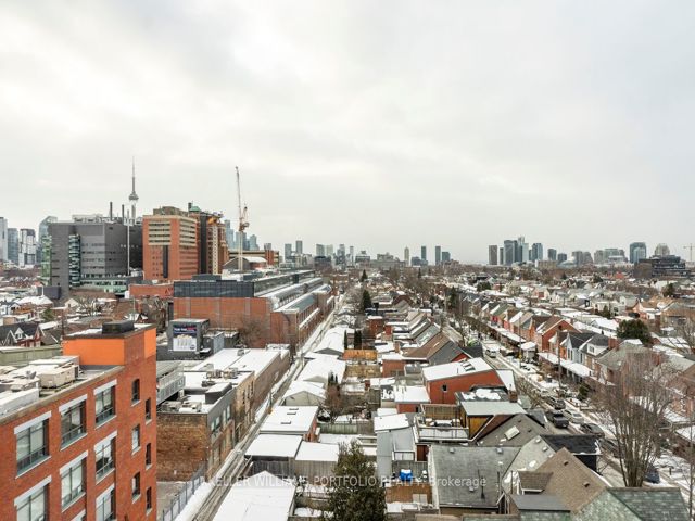 PH 806 - 301 Markham St