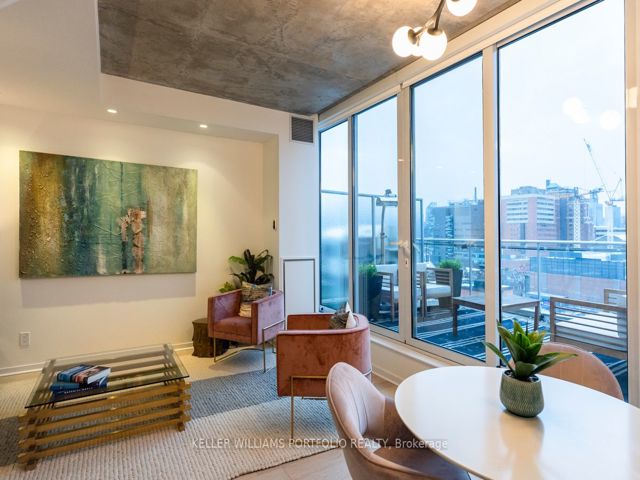 PH 806 - 301 Markham St