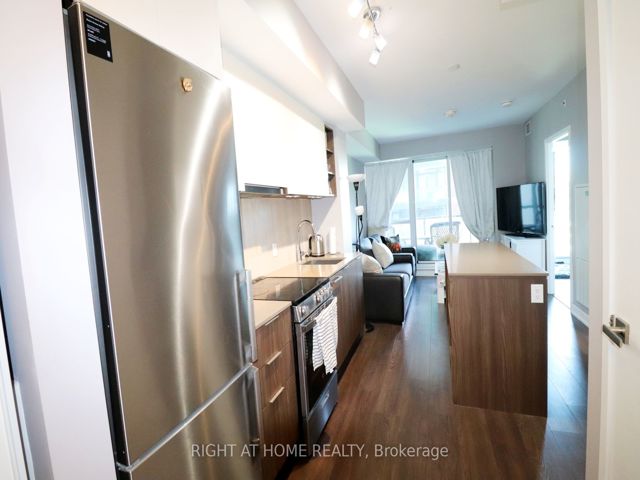 541 - 31 Tippet Rd