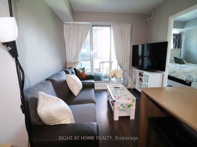 541 - 31 Tippet Rd