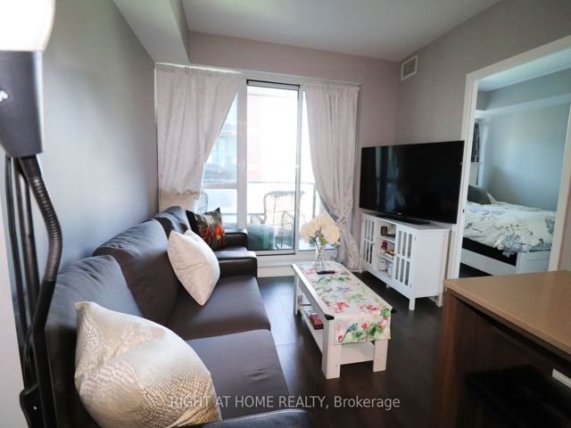 541 - 31 Tippet Rd