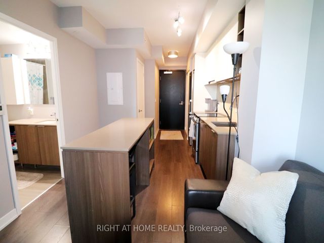 541 - 31 Tippet Rd