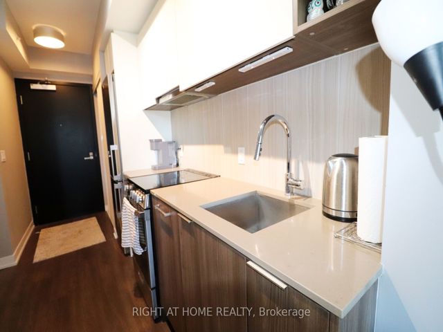 541 - 31 Tippet Rd