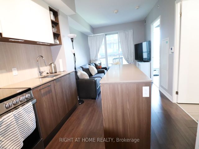 541 - 31 Tippet Rd