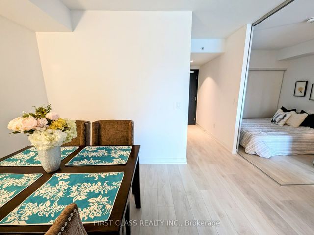411 - 31 Tippett Rd