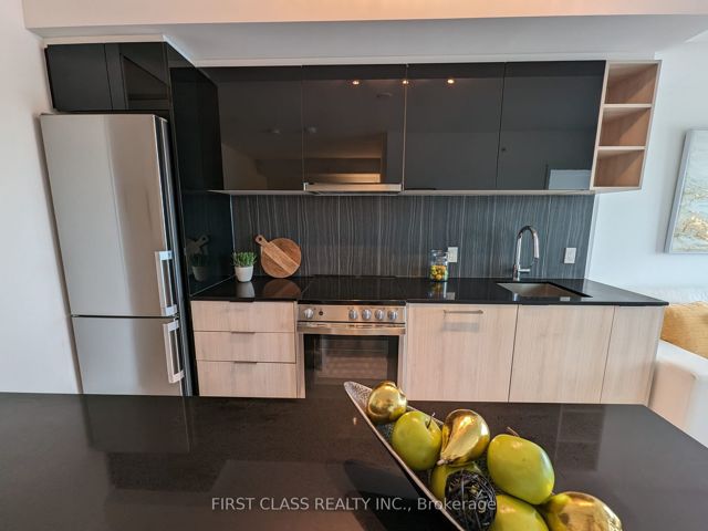 411 - 31 Tippett Rd