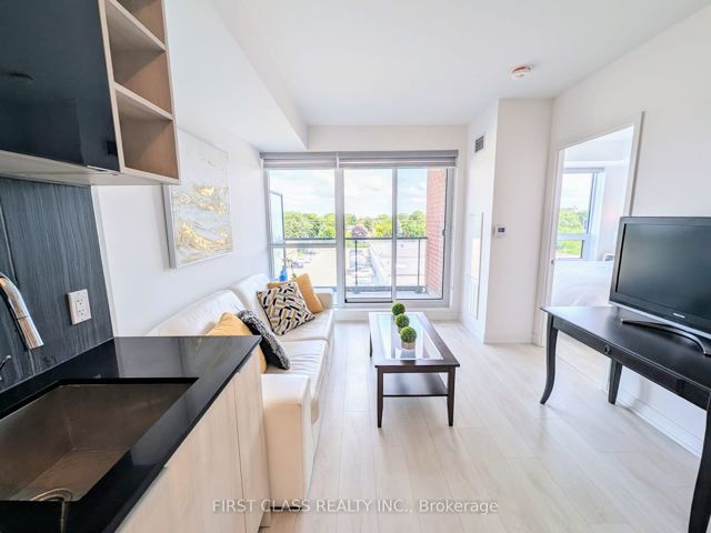 411 - 31 Tippett Rd