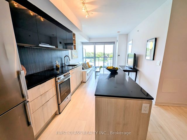 411 - 31 Tippett Rd