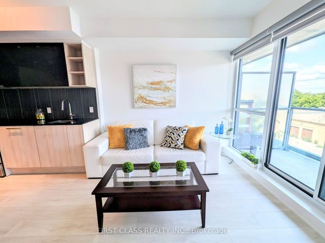 411 - 31 Tippett Rd