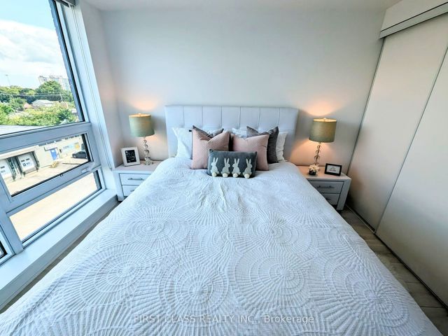411 - 31 Tippett Rd