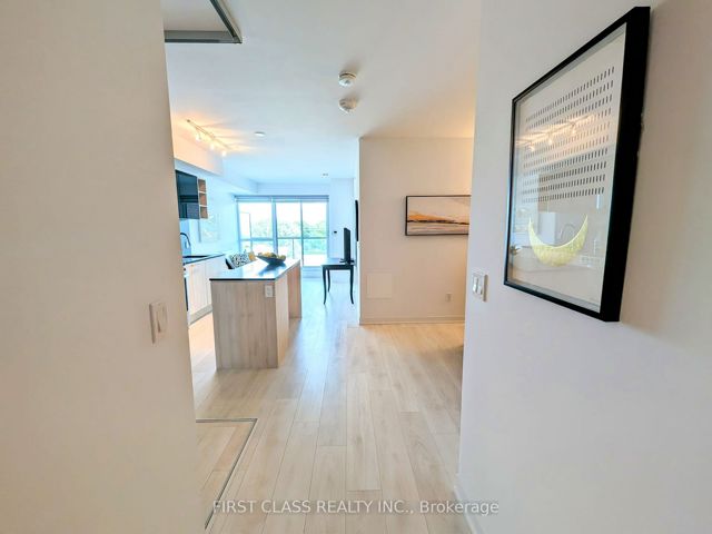 411 - 31 Tippett Rd